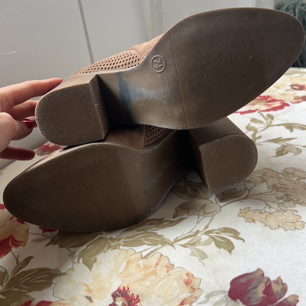 Universal Thread Tan Bootie Heels - Picture 4 of 5
